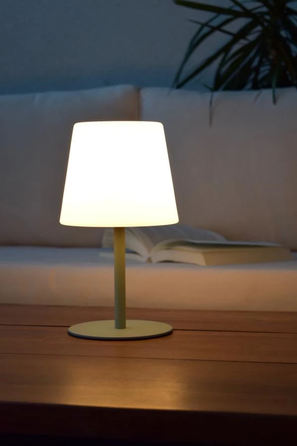 Lucide TYON - Lampe de table Rechargeable Intérieur/Extérieur - Batterie/Piles - LED Dim. - 1x2W 2700K - IP65 - Vert - ambiance 3